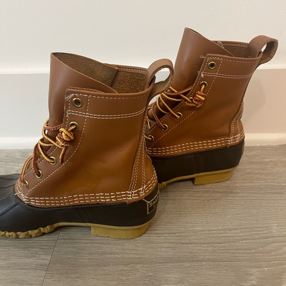 Women’s 8” L.L. Bean Duck Boot - Picture 2 of 5